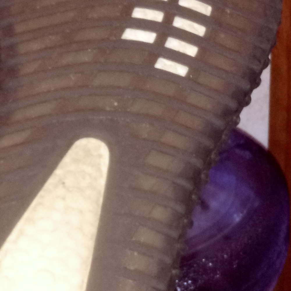 Tennis shoes
